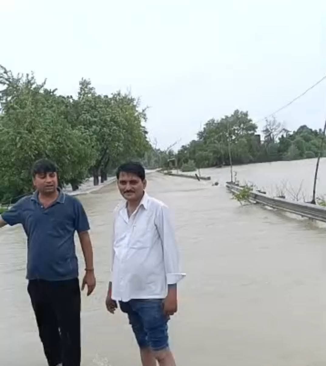 18 घंटे से अधिक समय की भारी बारिश ने यूपी सरकार के विकाश की पोल खोल दिया जिसने कोरांव को भारी जल संकट में डाल दिया है
