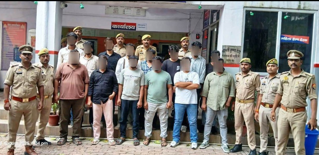 सिटी होटल के पास चल रहे अवैध हुक्काबार के खिलाफ हुई कारवाई।