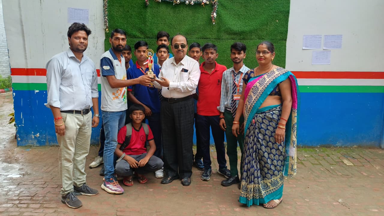 प्रयागराज एवं कौशांबी के बॉर्डर पर स्थित पूरामुफ्ती पब्लिक स्कूल एण्ड कॉलेज (गर्ल्स इंटरमीडिएट कॉलेज) के छात्र/छात्रा खिलाड़ियों ने लगातार तीसरे वर्ष संभाग स्तरीय खेलकूद प्रतियोगिता में स्वर्ण पदक पर कब्जा जमाया