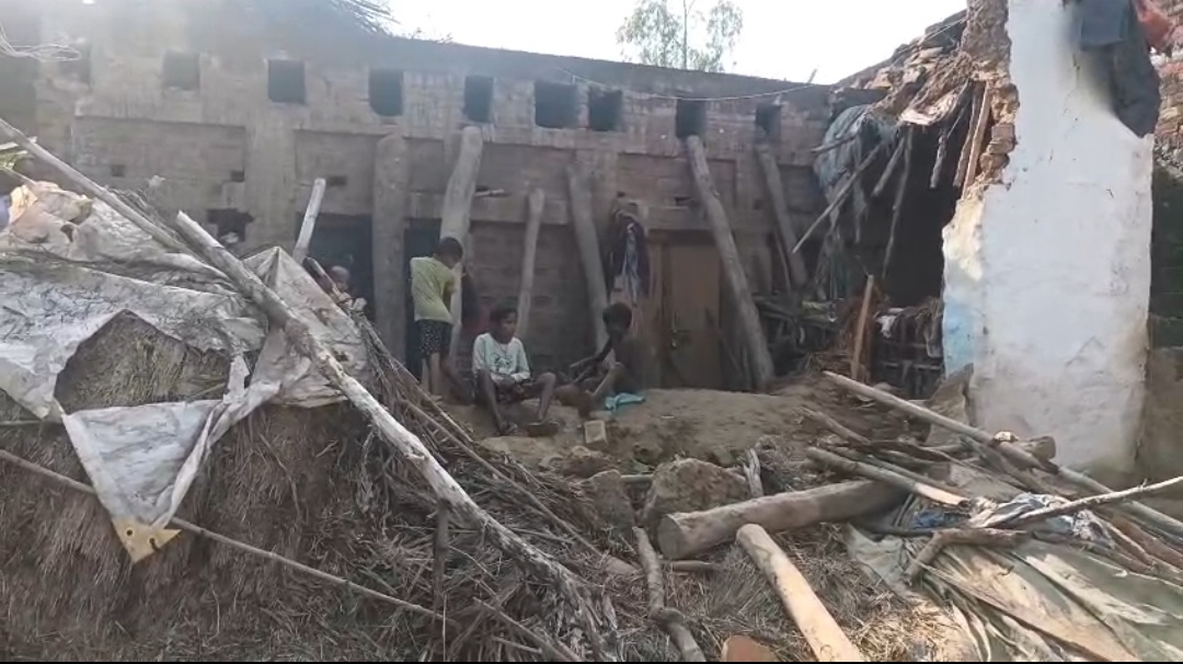 बारिश से कच्चा मकान ढहा, मजदूर हीरालाल की मौत, चार लोग घायल